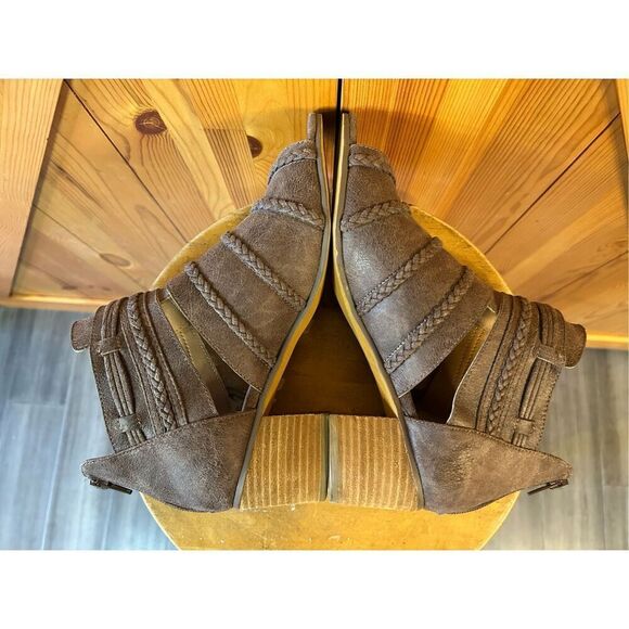 Not Rated Strappy Heeled Sandal Boots 10 Faux Suede Brown Block Heel Back Zip - Picture 6 of 8